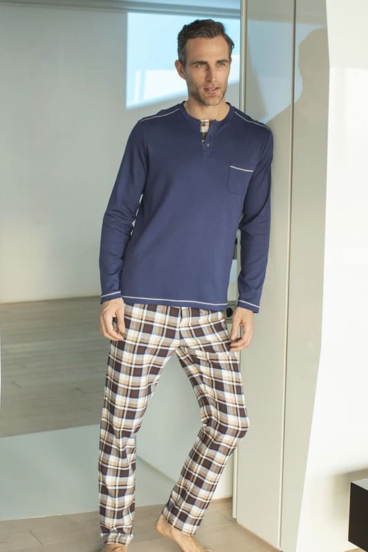 Franela pura, calor seguro. Pijama Barandi para hombre y noches frías