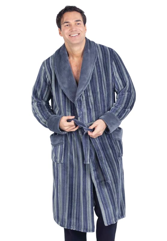 Descubre la bata juvenil Pettrus Man de homewear confeccionada en coralina polar a rayas, un lujo para el hogar.