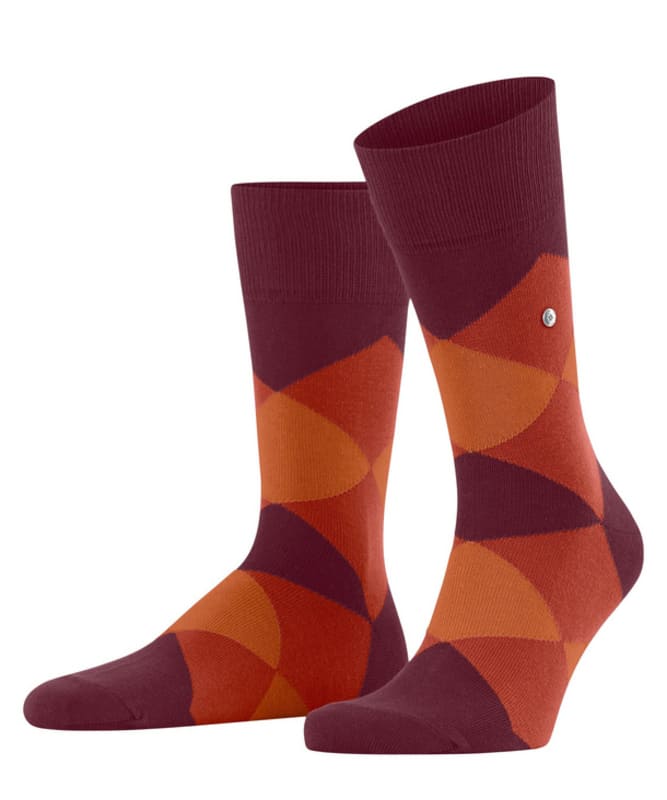 Estos calcetines Burlington de rombos en vivos colores son ideales para el hombre actual.