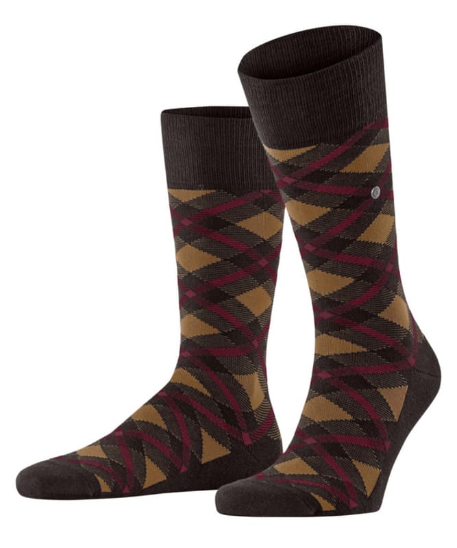 Aprovecha la oferta en calcetines Burlington y añade estilo y confort a tu día.