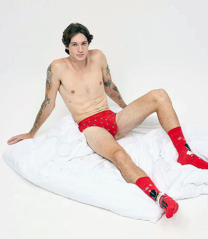 Regalo Ysabel Mora Hombre ideal con slip rojo festivo.