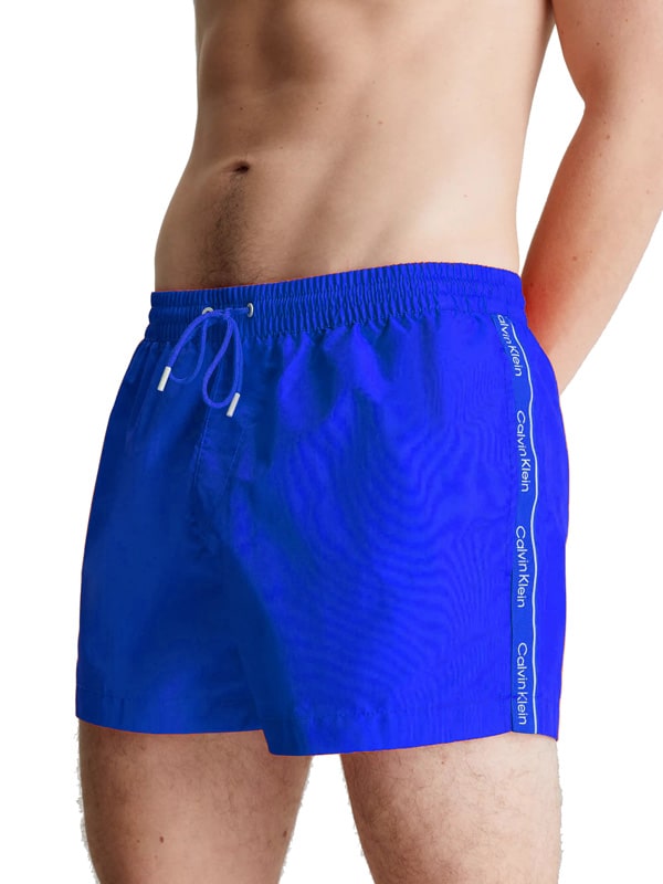 Bañador Calvin Klein Short en color azul océano