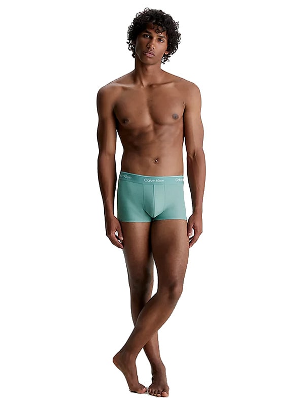 Hombres en boxer calvin klein sales