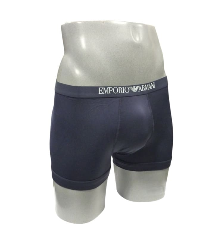 Haz que este Día del Padre sea memorable con un calzoncillo Emporio Armani; un detalle que él realmente apreciará.