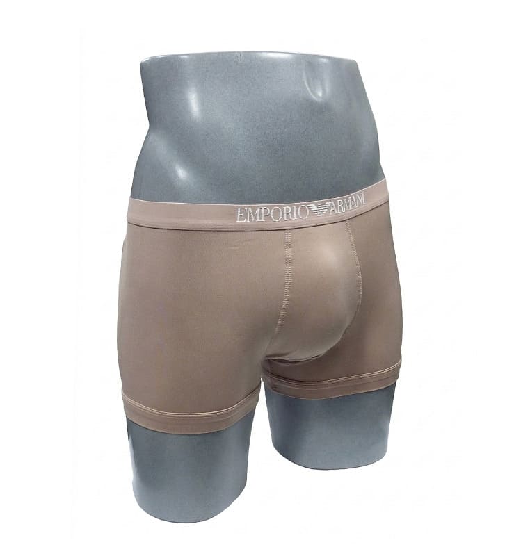 Regala comodidad y elegancia con un boxer de microfibra Emporio Armani, ideal para quienes valoran la calidad en su ropa interior.