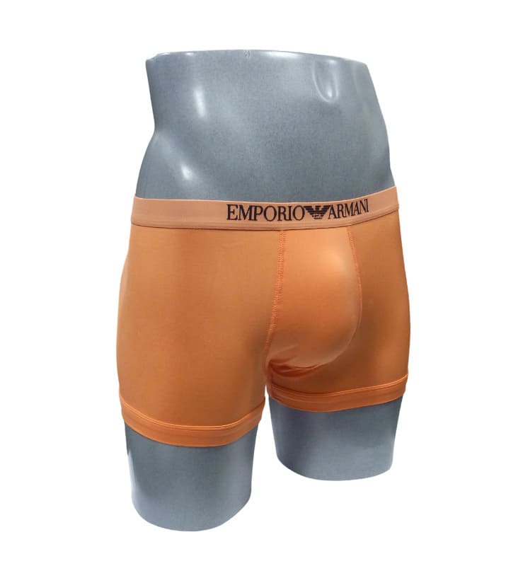 Aprovecha esta oferta exclusiva y dale a tu guardarropa masculino un toque moderno con un calzoncillo de Emporio Armani.