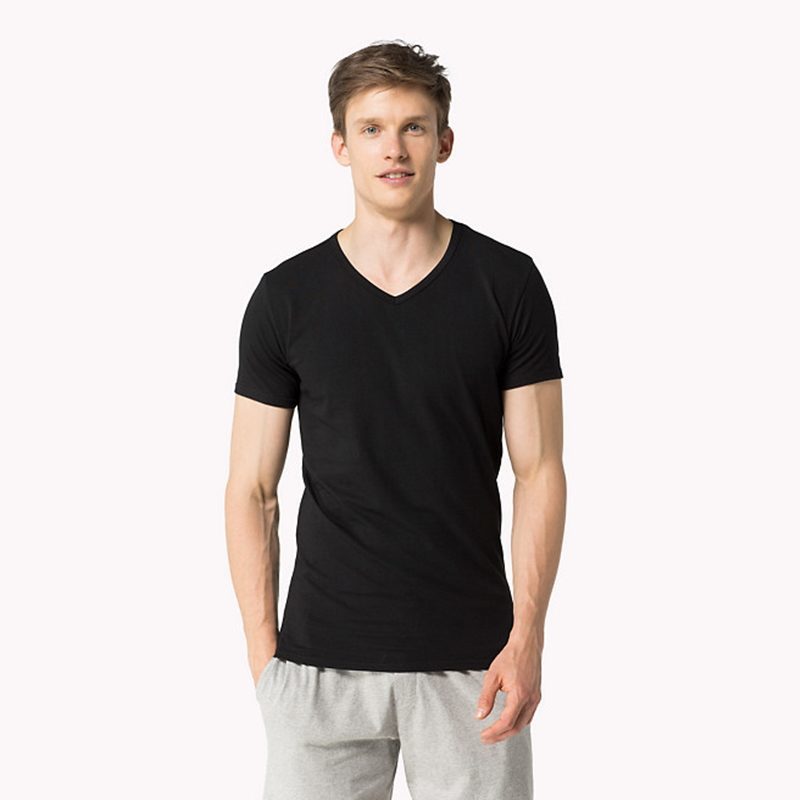 Camiseta Tommy Hilfiger negra cuello pico