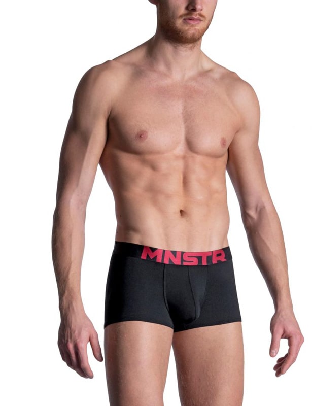 Hombre en boxer negro clearance