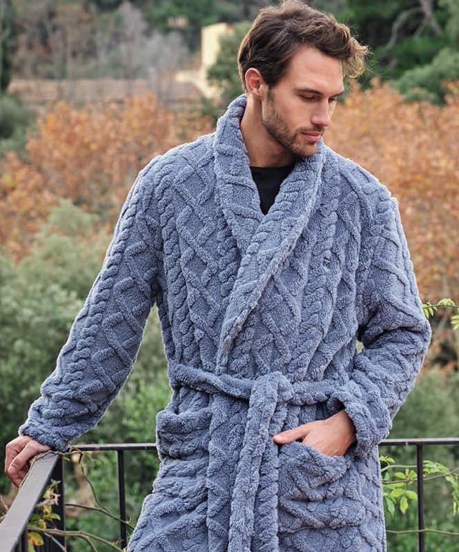 ¿Buscas una bata cómoda y con estilo? Nuestras batas cruzadas con cinturón de Massana son perfectas para ti.