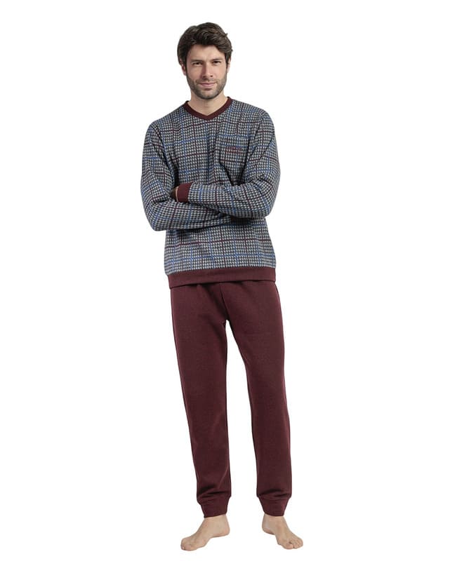 Pijama ADMAS granate para hombre, confeccionado en punto milano suave. Regalo ideal para frioleros que buscan abrigo y confort en invierno.