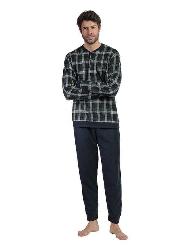 Pijama ADMAS cuadros verde y marino, tejido milano cálido y suave. Regalo perfecto para hombre friolero que ama el abrigo en invierno.