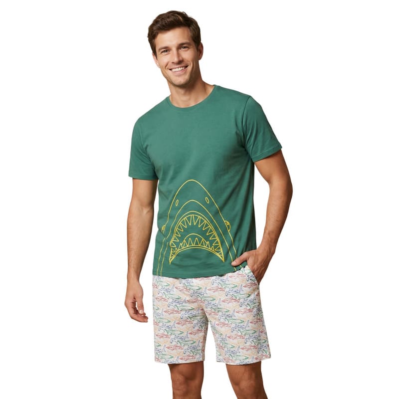 Haz que las noches sean divertidas con el pijama de tiburón de Dark Elephant; la prenda juvenil perfecta para tu próximo regalo.