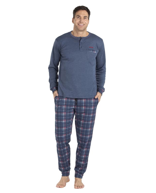 Pijama afelpado Pettrus  te ofrece una calidez incomparable