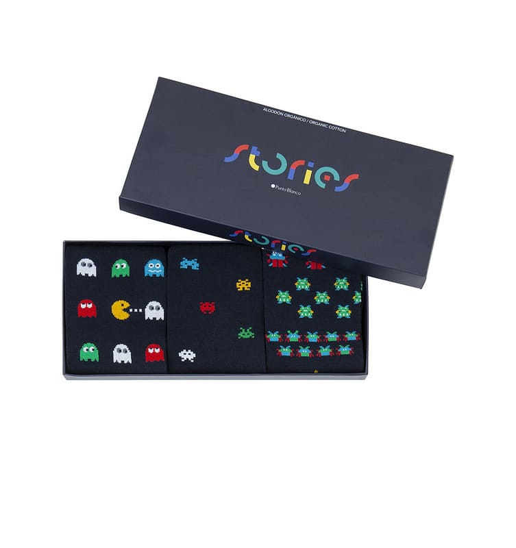 Calcetines de Punto Blanco, color, comodidad y nostalgia gamer en tus pies.