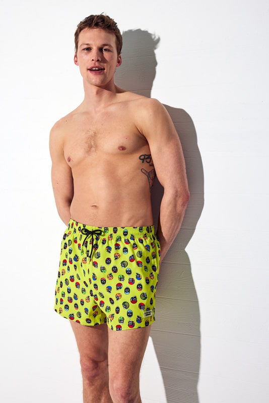 Atrevido y veraniego: Bañadores con calaveras para hombres con estilo