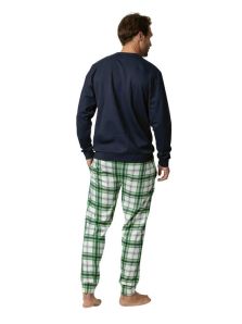 Pijama juvenil Disney de invierno, cómodo, divertido y lleno de magia clásica.