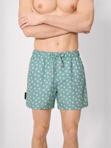 Disfruta del verano con el bañador Ysabel Mora juvenil para hombre.