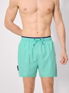 Bañador juvenil verde con secado rápido, perfecto para actividades en verano