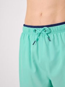 Compra online el bañador juvenil verde, con tejido ligero y secado rápido