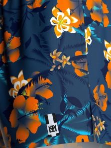 Diseño floral en azul marino, perfecto para destacar en la playa o la piscina.