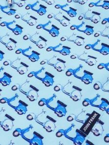 Bañador John Frank con motos clásicas, ideal para el verano