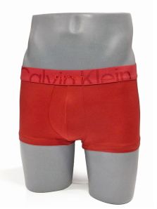 Boxer Calvin Klein mod. Embossed Icon en microfibra en rojo burdeos