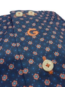 Regala comodidad y un toque moderno con los boxers Giulio de tela, perfectos para el hombre que aprecia la originalidad.