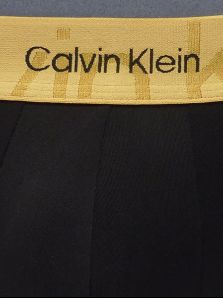 Compra éste bonito bóxer de Calvin Klein para tú pareja