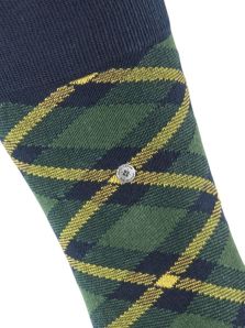 Descubre la oferta de calcetines Burlington, un básico de moda imprescindible.