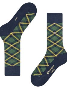 Dale un toque de moda a tus looks con los calcetines Burlington, ahora en oferta.