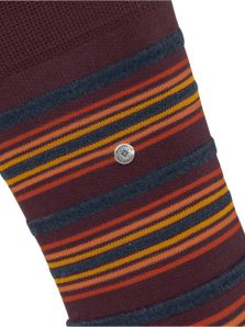 Calcetines Burlington a rayas en burdeos: la mezcla perfecta de estilo y confort.