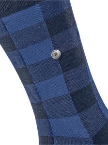 Regala este invierno los elegantes calcetines Burlington de estilo clásico para hombres.