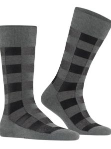 Un regalo ideal: elegantes calcetines gris Burlington para tus seres queridos.