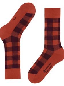 Haz que cada paso cuente con los cómodos calcetines sostenibles Burlington.