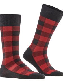 Luce impecable con los cómodos calcetines negro Burlington en cualquier ocasión.