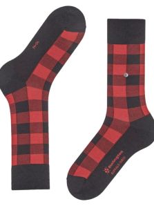 Dale a tus pies el confort que merecen con los calcetines negro Burlington.