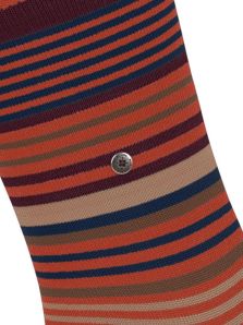 Calcetines Burlington en naranja: calidad y estilo para cada paso que des.