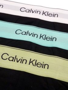 Calvin Klein para el adolescente que ama el deporte. Haz tu compra de 3 slips y disfruta de envíos gratis.