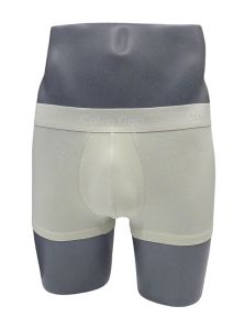 Aprovecha la oferta y disfruta de la comodidad del algodón stretch con el pack de 3 boxers Calvin Klein.