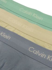El pack de 3 boxers Calvin Klein en colores es perfecto para cualquier hombre, ¡compra ya y aprovecha la oferta!