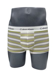 Aprovecha la oferta y compra el pack de 3 calzoncillos básicos de Calvin Klein en negro y rayas amarillo neón.