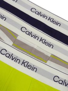 El pack de 3 calzoncillos Calvin Klein en negro y rayas amarillo neón es ideal para cualquier joven, ¡compra ya y aprovecha la oferta!