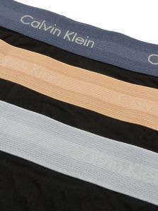 El pack de 3 boxers Calvin Klein en negro es ideal para cualquier hombre, ¡compra ya y aprovecha la oferta!