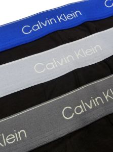 Básicos con actitud: pack de 3 bóxers Calvin Klein, el equilibrio ideal entre estilo y comodidad.