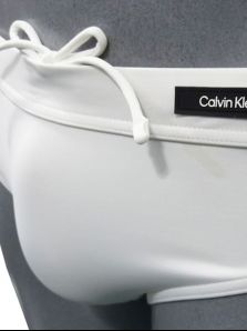 Compra un bañador Calvin Klein blanco para hombre