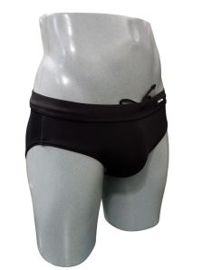 Compra un bañador Calvin Klein en negro para hombre