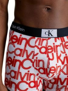 Nueva ropa interior de Calvin Klein con logo en rojo