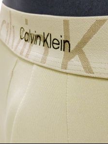 Calzoncillo Calvin Klein mod. Embossed Icon en microfibra beige de verano