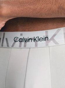 Boxer Calvin Klein mod. Embossed Icon en microfibra en blanco