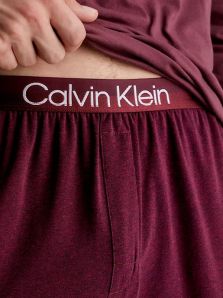 Pijama Calvin Klein de algodón en estilo juvenil